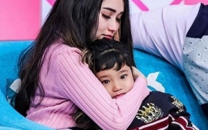 Disindir Nyaman & Nikmati Status Jandanya, Ayu Ting Ting Cuek Posting Foto Ini