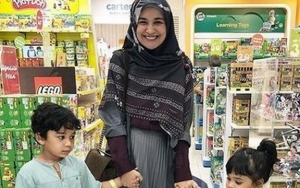 Ekspresi Lucu Anak-Anak Shireen Sungkar Saat Bete Di Toko Mainan