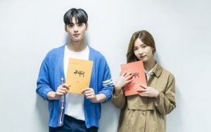 Visual Cha Eunwoo dan Shin Se Kyung Bersinar di Sesi Baca Naskah 'Rookie Historian Goo Hae Ryung'