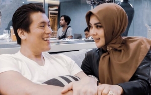  Lucunya Reino Suami Syahrini Tak Bisa Main Ular Tangga, Aura Kebapakkan Dipuji Saat Ngemong Ponakan