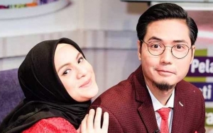  Aksi Rizky Kinos Suami Nycta Gina Pamer 'Kecup Basah' Banjir Komentar
