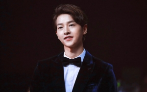 Song Joong Ki Makin Tampan dengan Gaya Rambut Baru, Mirip Anak Kuliahan?