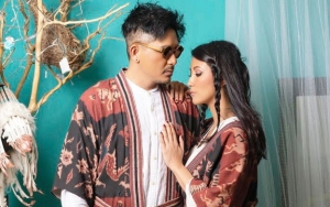 Sharena dan Ryan Delon Ajak Pengasuh Bayinya Kembaran Baju Lebaran Bikin Netter Terharu 