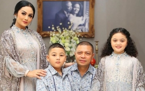 Krisdayanti Super Cantik, Habiskan Puluhan Juta Demi Baju Lebaran