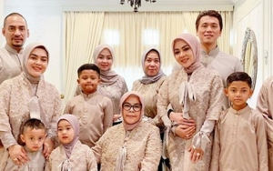 Mudik ke Luar Negeri, Syahrini Unggah Video Mesra Dielus Reino di Pesawat