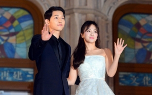 Song Hye Kyo Tertangkap Kamera di Bandara Ngurah Rai Bali, Fans Cari Song Joong Ki