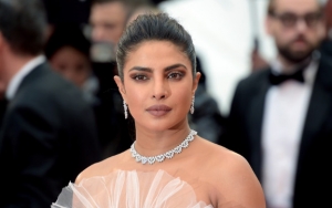 Priyanka Chopra Tuai Kontroversi Gara-Gara Tampil Terlalu Seksi Saat Gunakan Kain Sari