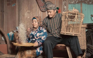 Muzdalifah Dicibir Bangkrut Tak Mampu Renovasi Dapur Jelek, Suami Brondong Nganggur?