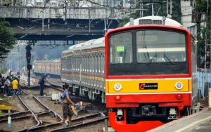 KCI Sayangkan Banyak Sampah Berserakan di Gerbong KRL Ulah Penumpang Musiman