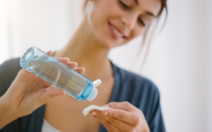 8 Rekomendasi Toner Lokal Untuk Wajah Berjerawat dengan Harga Terjangkau, Patut Dicoba!