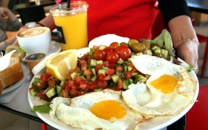 Waspadai 9 Kombinasi Makanan Dan Minuman Ini Enggak Boleh Dimakan Barengan, Bisa Bikin Sakit!  