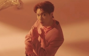 Lay Tampilkan Aura Seksi Dan Koreografi Keren Di MV Comeback Solo 'Honey'