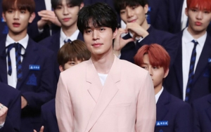Cara Hangat Lee Dong Wook Saat Tenangkan Trainee 'Produce X 101' yang Kesulitan Jadi Sorotan