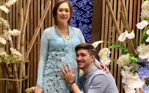 Aura Kasih 'Bantah' Hamil Duluan, Alasan Lahiran Lebih Cepat dan Kondisi Bayi Terkuak