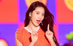 Netter Kagumi Kecantikan Yeri Red Velvet Saat Dandan dan Kenakan Aksesoris Bling-Bling