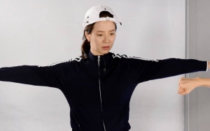 Song Ji Hyo Bikin Heboh 'Running Man' Usai Pose Sensual Saat Promosi Popok Bayi