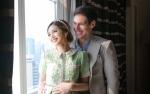 Richard Kyle Elus Mesra Perut Jessica Iskandar Saat Acara Tunangan, Sudah Hamil?