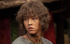 Visual Cantik Kembaran Song Joong Ki di 'Arthdal Chronicles' Bikin Geger