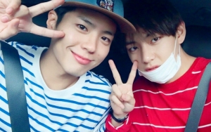 Lucunya Park Bo Gum Tegur ARMY Gara-Gara Komentari Jempol V BTS