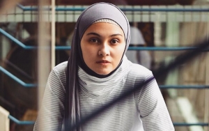 Kerap Dinyinyiri Soal Flek Hitam dan Keriput, Zee Zee Shahab Jelaskan Alasan Malas Pakai Make Up