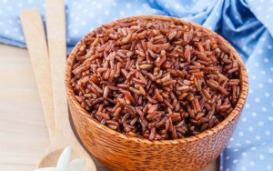 Tak Hanya Cocok untuk Diet, Ini 9 Manfaat Konsumsi Beras Merah yang Baik Bagi Kesehatan
