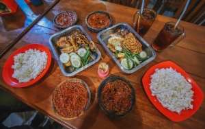  Pencinta Sambal? Intip 7 Rekomendasi Warung Penyetan Legendaris Surabaya Yang Dijamin Nikmat