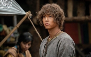 Poster Part 2 'Arthdal Chronicles' Tampilkan Song Joong Ki dan Kembaran 'Cantik'