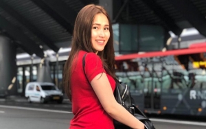 Digosipkan Sebagai Gebetan Baru, Intip 7 Potret Kedekatan Ayu Ting Ting dan Dedi Mulya di Belanda
