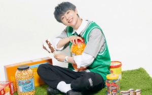 Bikin Haru, Nenek Trainee 'Produce X 101' Ini Rela Turun Ke Jalan Demi Promosikan Cucunya