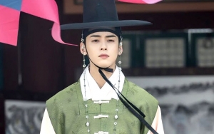 Cha Eunwoo Bikin Fans Histeris Usai Berikan Tatapan Tajam di Poster 'Rookie Historian Goo Hae Ryung'