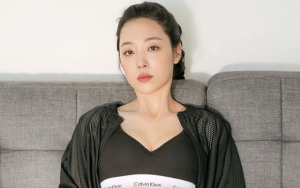 Netizen Sebut Sulli Tak Pantas Dibenci Cuma Gara-Gara Ogah Pakai Bra