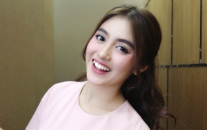 Nabilah Eks JKT48 Foto 'Mesra' Bareng Driver Ojol Bikin Penggemar Gempar