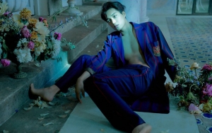 Kai Telanjang Dada Sambil Pose Sensual di Ranjang, EXO-L Speechless