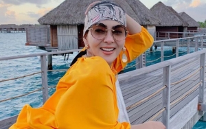  Syahrini Pose Mangap 'Sok Bahagia' Malah Ditertawakan Gara-gara Ketahuan Salah Ketik Lagi