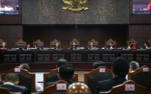 Drama Kocak di Sidang MK, Tatapan 'Maut' Komisioner KPU Ini Bikin Warganet Gemas 