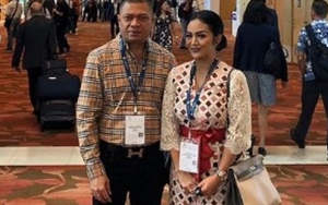  Foto Bareng, Netter Puji Keharmonisan Krisdayanti & Raul Lemos