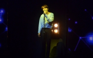Ha Sung Woon Mendadak Lemas di Atas Panggung Fanmeeting Gara-Gara Ini