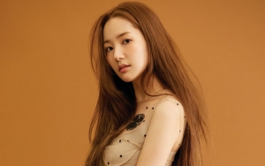 Park Min Young ke Bandara Pakai Dress Panjang, 'Bodi Pendek' Jadi Bahan Gosip