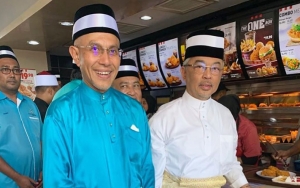 'Terciduk' Ikut Antre di Restoran Cepat Saji, Kerendahan Hati Raja Malaysia Tuai Pujian