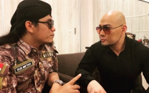 Gerakan Salat Deddy Corbuzier Tuai Komentar Miring, Gus Miftah Tulis Pembelaan