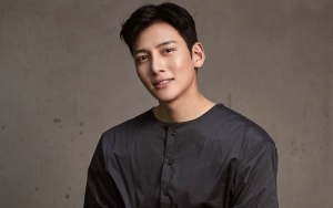 Ji Chang Wook Gaya Ganteng Naik Motor Gede, Fans: Dilan-ku