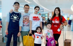 Sikap Rendah Hati Anang Hermansyah-Ashanty Dipuji Usai Kedapatan Ngemper Di Bandara Tanpa Risi