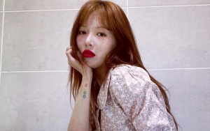 HyunA Pose Buka Kaki Umbar Selangkangan di Postingan Baru