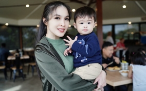 Putra Sandra Dewi Bak Bangsawan Jalan-Jalan Sore Naik 'Mobil' Sendiri, Harganya Bikin Syok