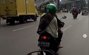 Video Viral Ibu Gendong Bayi di Punggung Saat Naik Motor Ini Bikin Ngeri, Warganet Beri Kritik Pedas