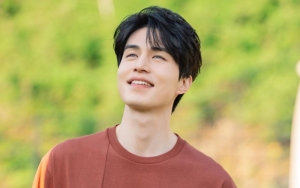 Jadi Cameo, Lee Dong Wook Goda Fans Buat Nonton 'Search: WWW' dengan Foto-Foto Ganteng Ini
