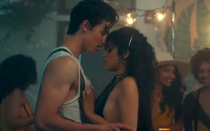 Insiden Kocak Saat Shawn Mendes Jatuhkan Camila Cabello Ini Jadi Viral