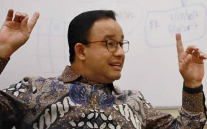  Tertabrak Saat Bersih-Bersih Jalan, Pasukan Oranye Cantik Ini Dapat Bingkisan dari Anies Baswedan