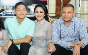 Krisdayanti Rayakan Ultah Azriel, Bikin Terharu Pajang Foto Putranya Dicium Raul Lemos