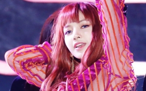 Lisa BLACKPINK Kembali dari Paris, Gaya Serba Gelap Tuai Pujian